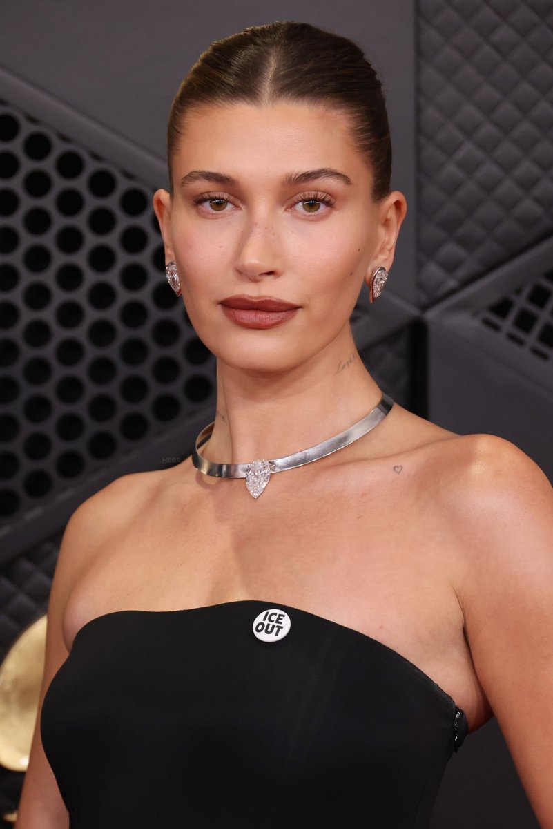 ithrhode's tweet photo. no words, just hailey bieber #GRAMMYs https://t.co/CfMa8GkD6N