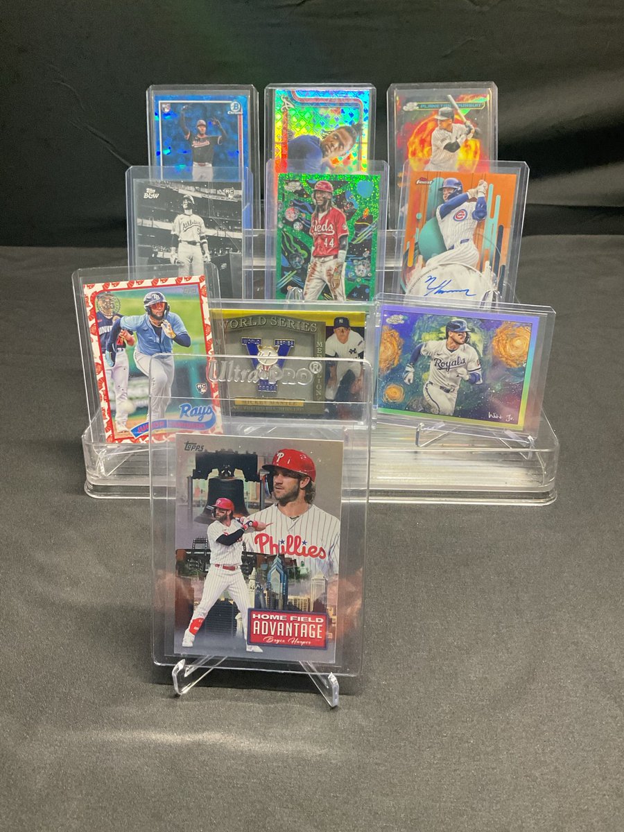SureShotSC01's tweet photo. We will be live this Monday at 3pm EST for our first singles auction of the year on Whatnot. Singles, lots, and givvys🔥. To find the show just search us on Whatnot @ SureShotSC. Reposts and likes are appreciated! https://t.co/Y1CIO3PMEq
