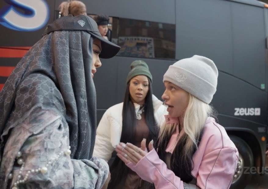 TooRealReality_'s tweet image. Mariah is so embarrassing like you are not tough, stop picking on the weakest link 😭😅 #BaddiesUSA