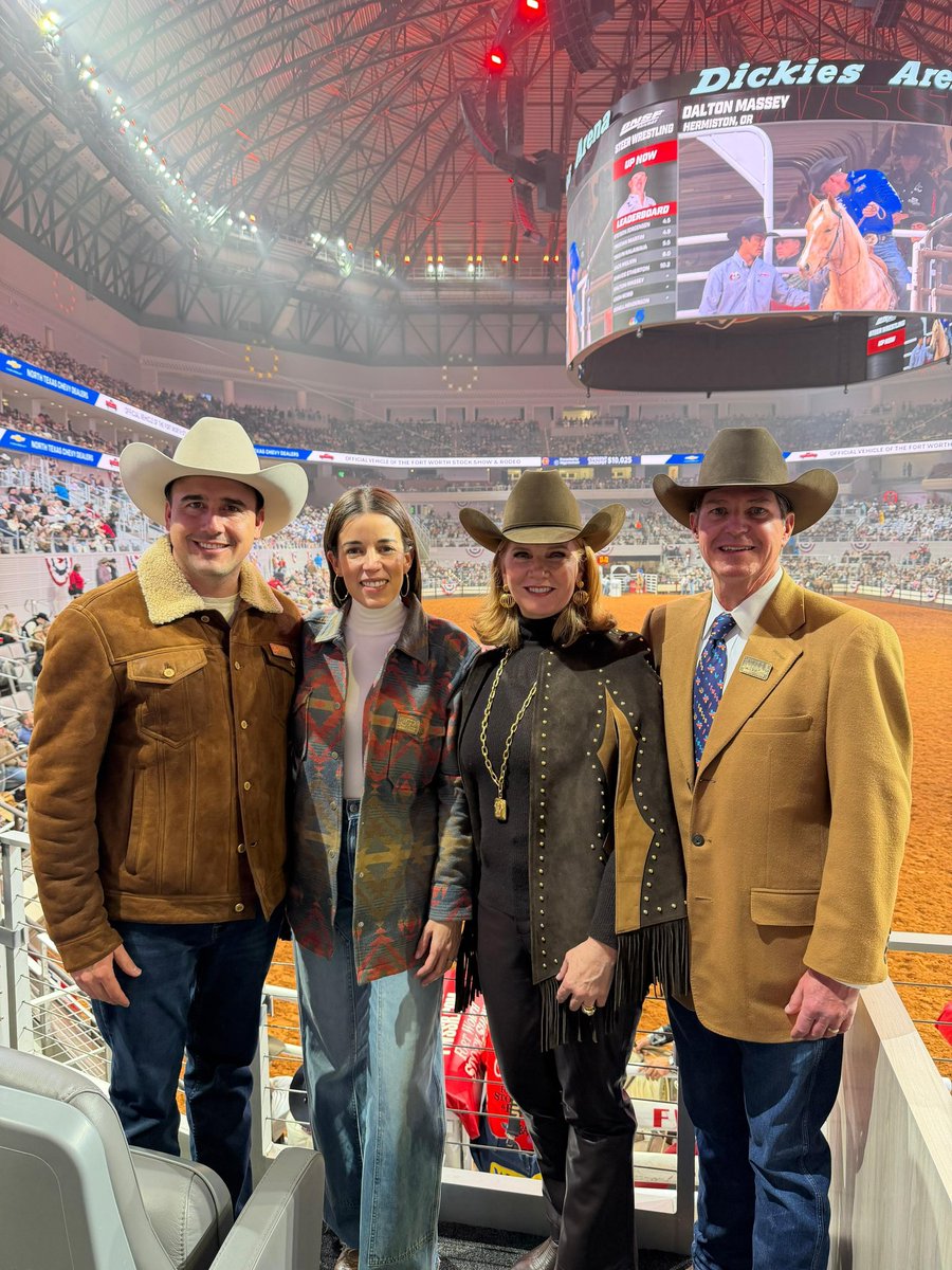 manolojim's tweet image. Seguimos construyendo alianzas para potencializar el mejor rodeo de México: el Rodeo Saltillo. Agradecemos la invitación y anfitrionía de nuestros amigos Philip Williamson, Chairman del Rodeo de Fort Worth, su esposa Jennifer e integrantes del comité organizador. (1/2)