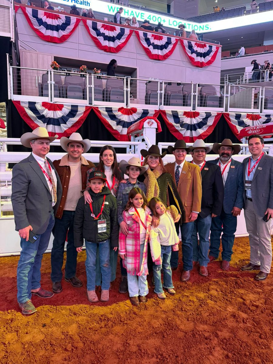 manolojim's tweet image. De igual manera, en esta visita platicamos con la alcaldesa Mattie Parker para fortalecer los lazos económicos entre nuestro Estado y esta gran ciudad texana. Seguimos proyectando a Coahuila hacia #México y el mundo. #SorpréndeteConCoahuila #PaDelante 🤠🇲🇽💪🏼 (2/2)