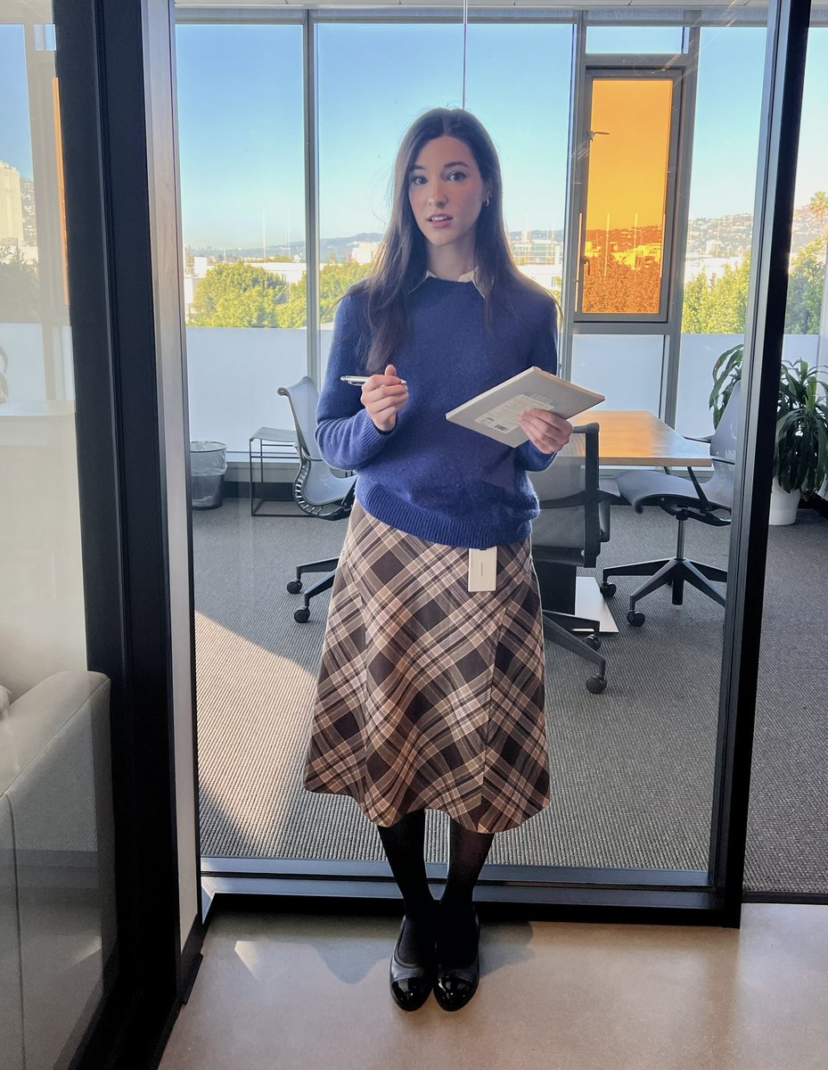 enchantedjess13's tweet image. how i’m rolling up to the premiere