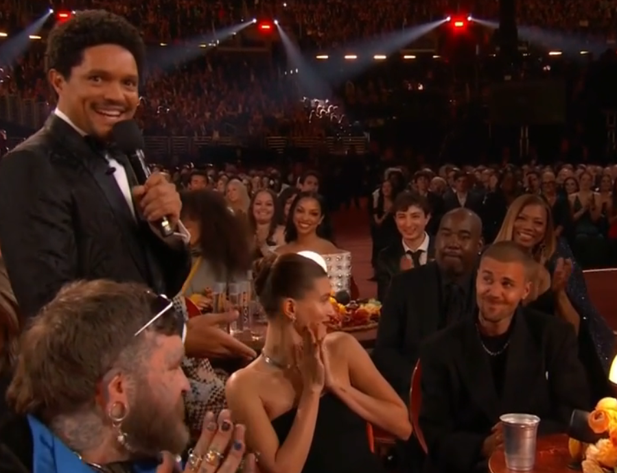 Bieber Mania Brasil tweet media