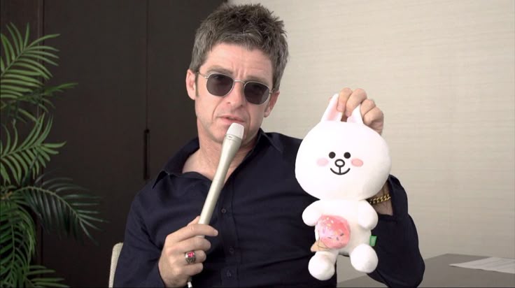 llolarapng's tweet image. whats his fucking problem with plushies