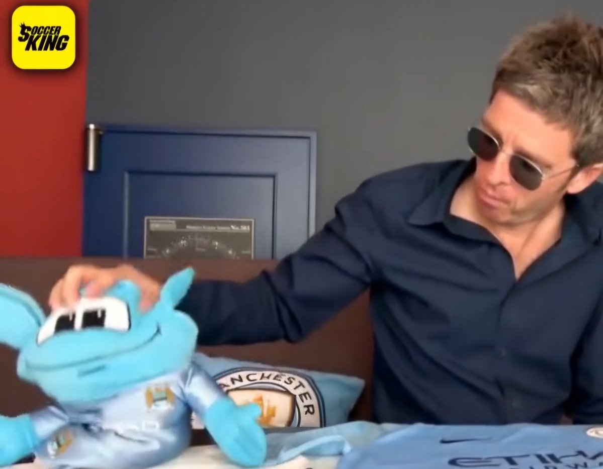 llolarapng's tweet image. whats his fucking problem with plushies