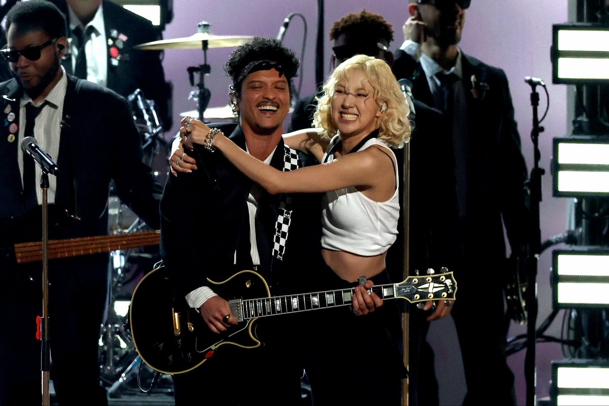 ROSÉ and Bruno Mars have opened the GRAMMYs with an amazing performance of APT, and it’s safe to say we are PUMPED 🩷

#GRAMMYs #ROSÉ #BrunoMars #APT #MTVMusic