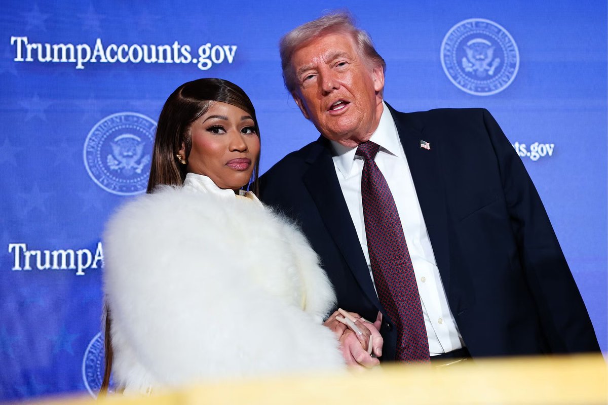 HitsAndCharts's tweet image. Nicki Minaj get shaded during the #GRAMMYs:

'Nicki Minaj is not here, she is still at the White House discussing important issues.'