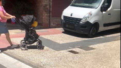 LaJamoneria's tweet photo. Aquí ya no hablo de informes ni expedientes.
Hablo de lo que pasa cuando el trabajo de toda una vida se rompe.
Y no sólo por nosotros: no sé, tampoco, por qué arriesgan la integridad de niños o, Dios no lo quiera, algo peor. Tengo vídeos de mucho peligro.
🧵👇 #LaJamoneria25años https://t.co/glcThLBmo2