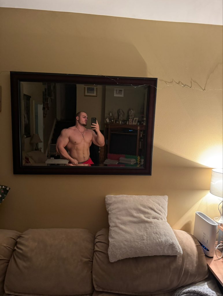 BICEP GOD DAN💪👑 tweet media
