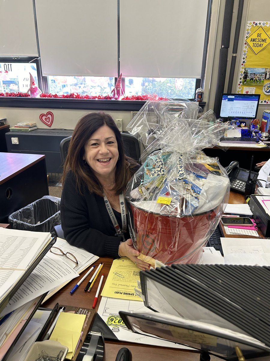 Congratulations to Mrs. Browne for winning January’s Give Back Basket 🤩 #TeamWheeler <a href="/WheelerAvenue/">Wheeler Avenue School</a> <a href="/VS13UFSD/">ValleyStream13UFSD</a>