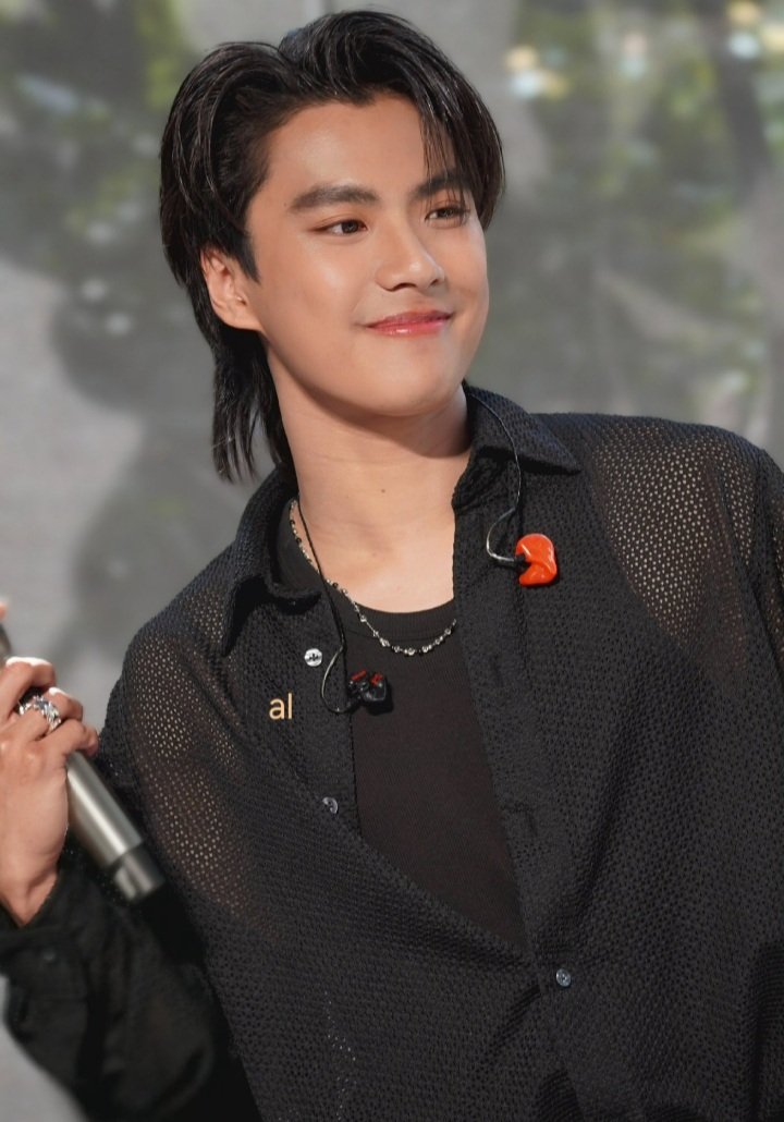 AndreaChewan's tweet photo. Good morning, Ohm! 🧡

 Have a perfect week full of blessings, my prince. 🧡🧡

#OHMorning #ohmpawat💕 https://t.co/FzIhrRsuLe