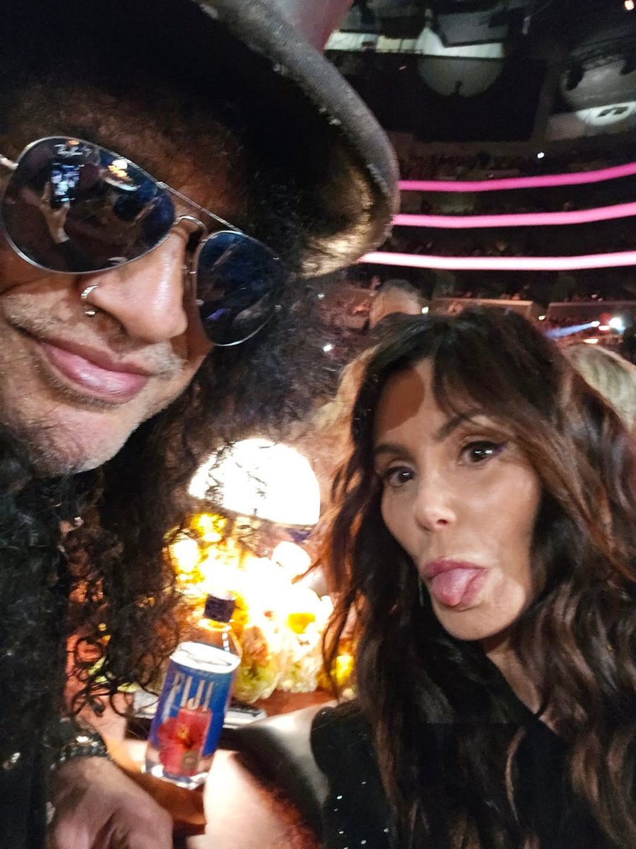 Slash News tweet media