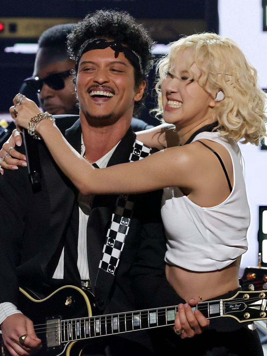 blckpinkpic's tweet image. ROSÉ AND BRUNO