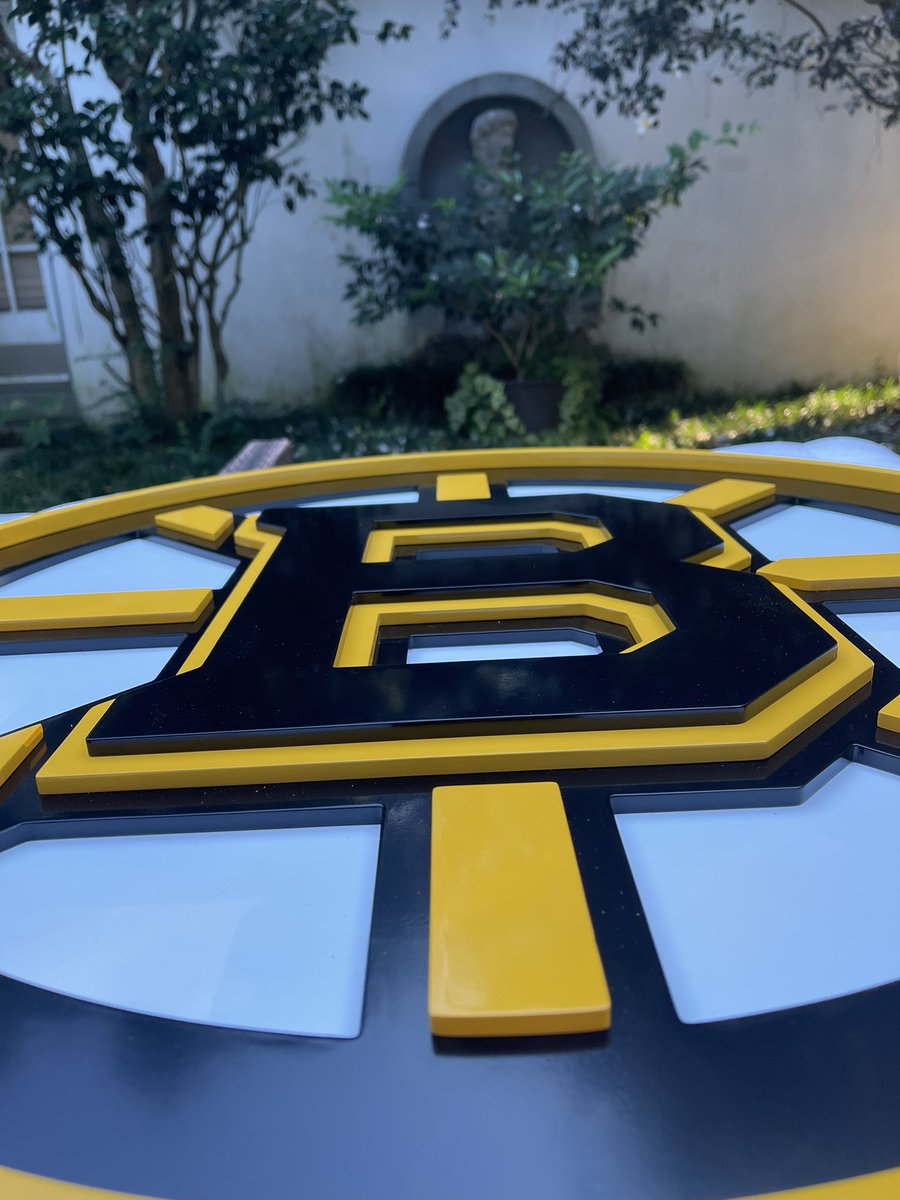GashouseILM's tweet photo. #StadiumSeries
#BOSvsTB #KickIce https://t.co/awpjRjBCKt