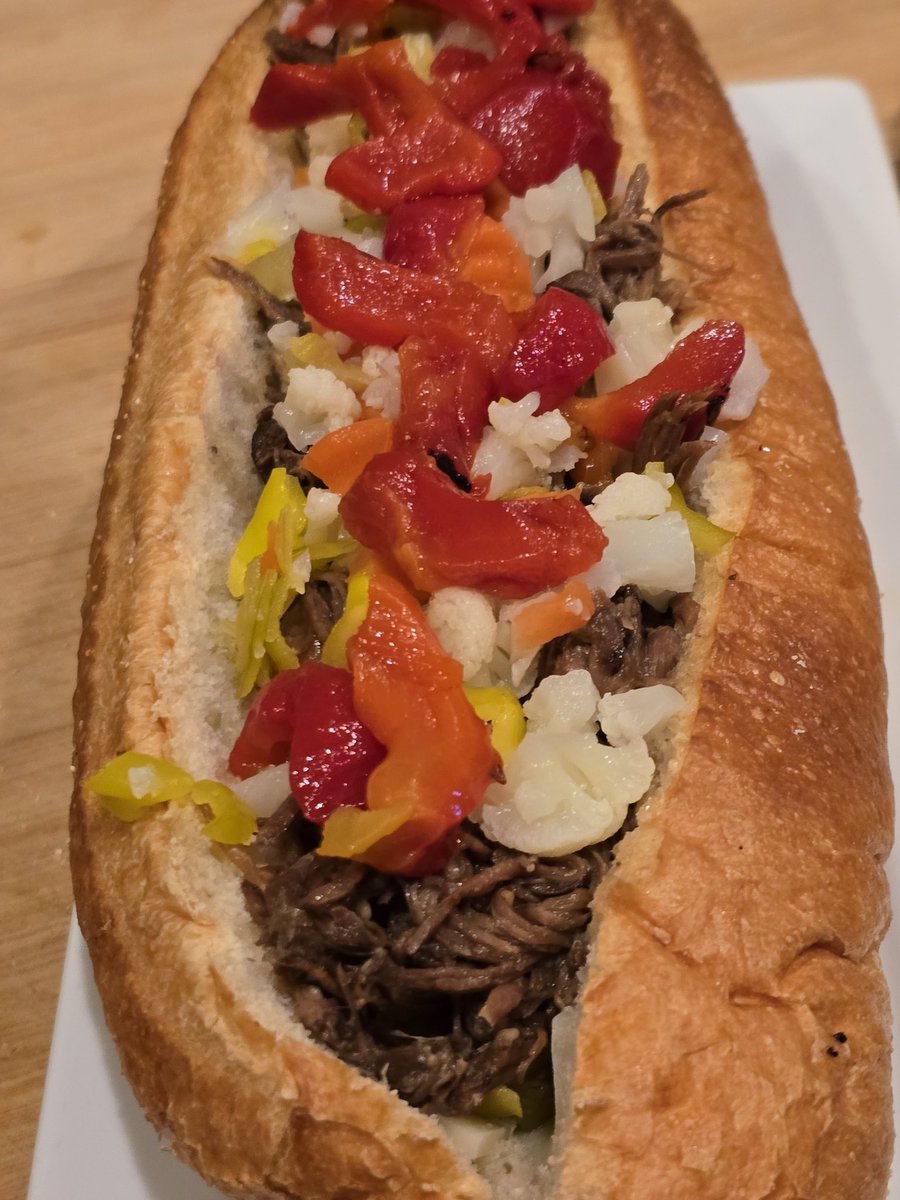 TheGonzoSEO's tweet photo. Before it gets doused in jus. #chicagobeef https://t.co/1jOaXxCTan