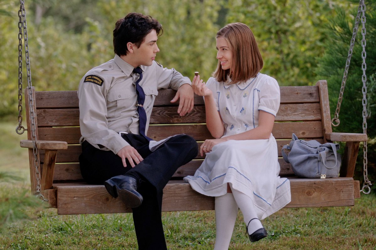 HallmarkWCTH's tweet image. The Hope Valley swing has hosted some of the best heart-to-heart chats over the years. #Hearties