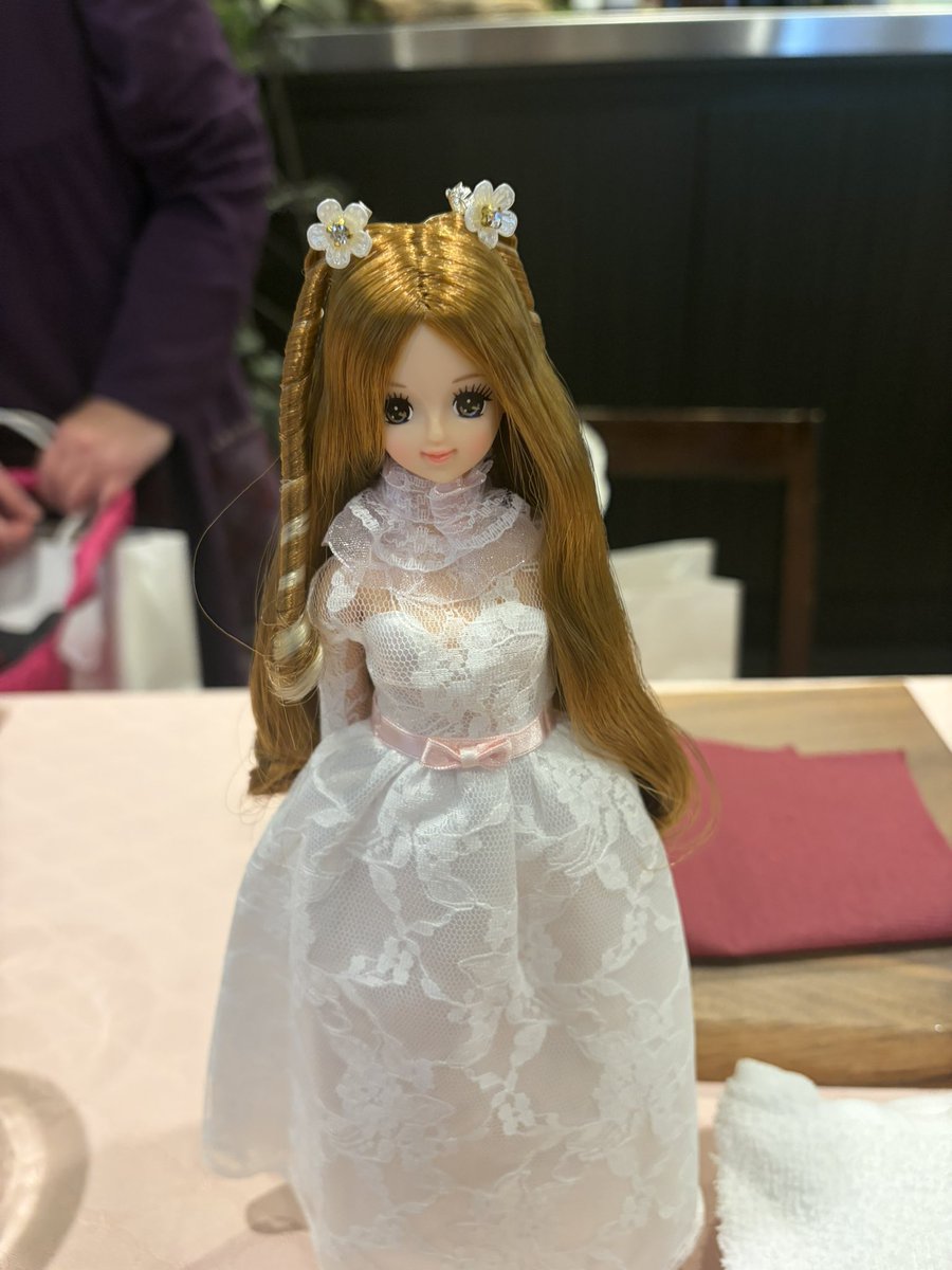 難あり⑦！ベティちゃん️♡ダンバリーミント☆貴族風ドレスフィギュア 三宮クローゼット7周年パーティ会場にて④ IN↔︎OUTを繰り返すひな壇