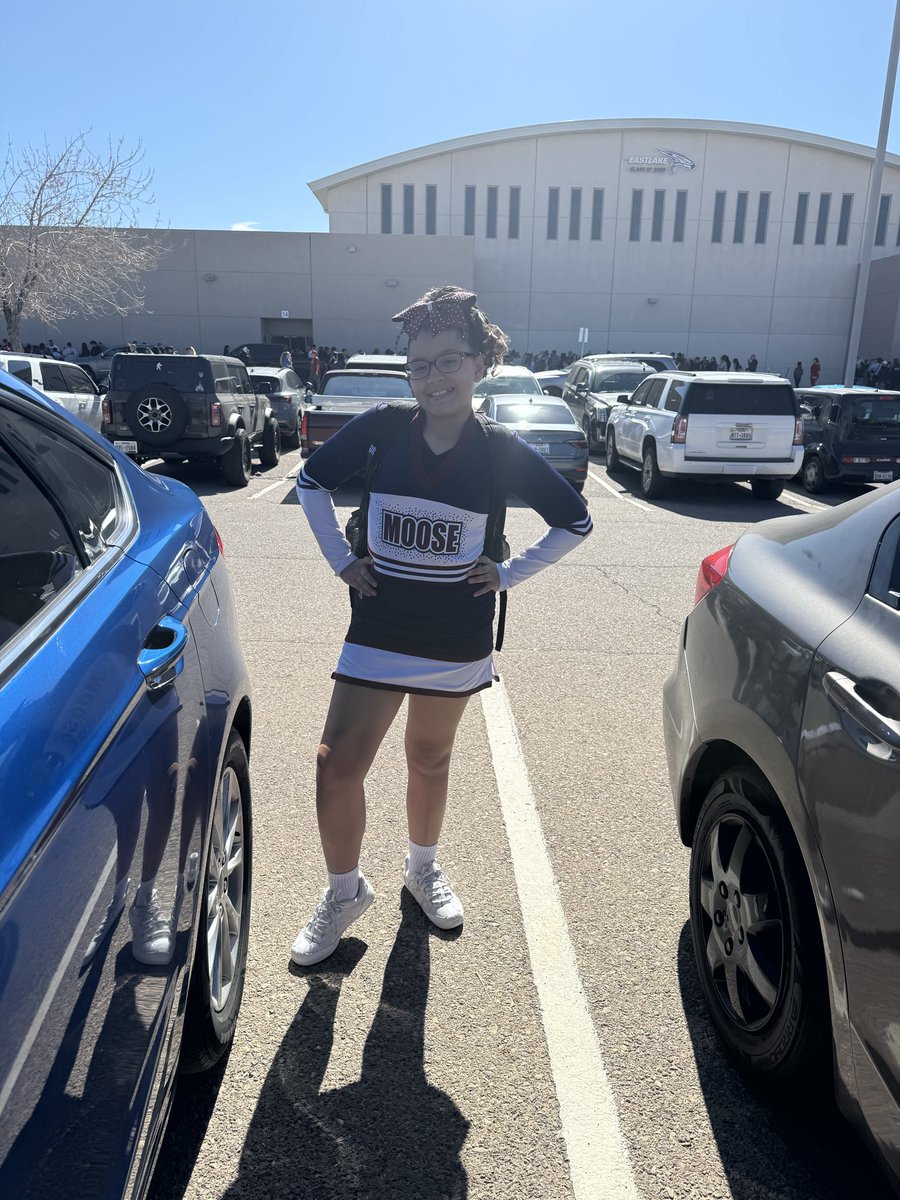 Jessy0638472990's tweet photo. Paloma’s 1st Cheerleading Competition!!! #3rdplace🥉❤️💚💙🫎Proud mom 👏👏👏👏@EPChavez_ES @EPChavez_ES https://t.co/0WV31pmZZr