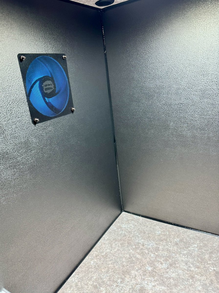 iPad64G's tweet image. 2026年プレゼント企画第1弾
X&amp;amp;Instagramケージプレゼント同時開催！

応募締切     2月7日23時頃

X用プレゼントケージは
サイズ約高さ60cm幅45cm奥行45cm
アルミ複合板+レザー調のダイノックシート
床も汚れが落ちやすいダイノックシート仕様

Instagram用プレゼントケージは…