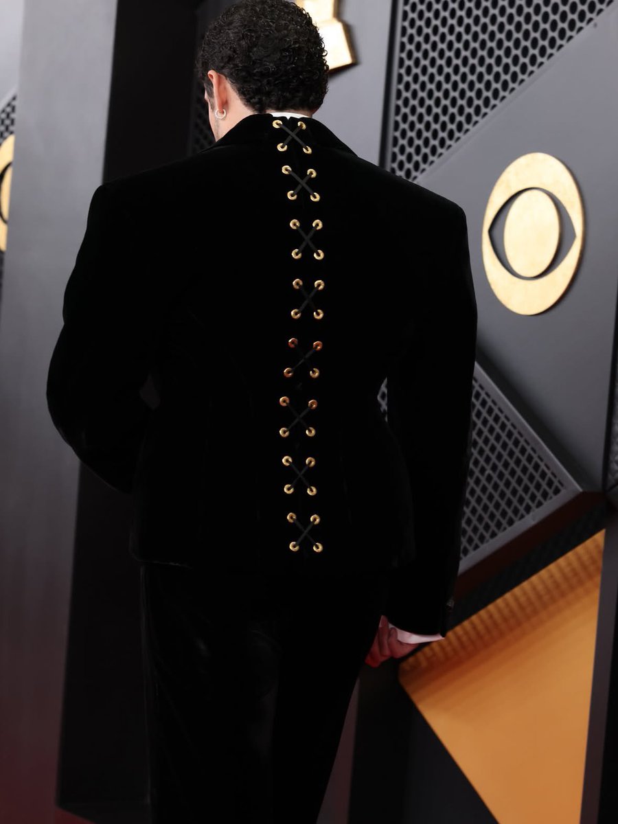 mediaoneuniv's tweet photo. Bad Bunny looks incredible at the 2026 Grammys.
Effortless confidence. Bold elegance. No rules, just presence.

#BadBunny #Grammys2026 #RedCarpet #StyleIcon #LatinStar #FashionMome https://t.co/U9bUr47PkW