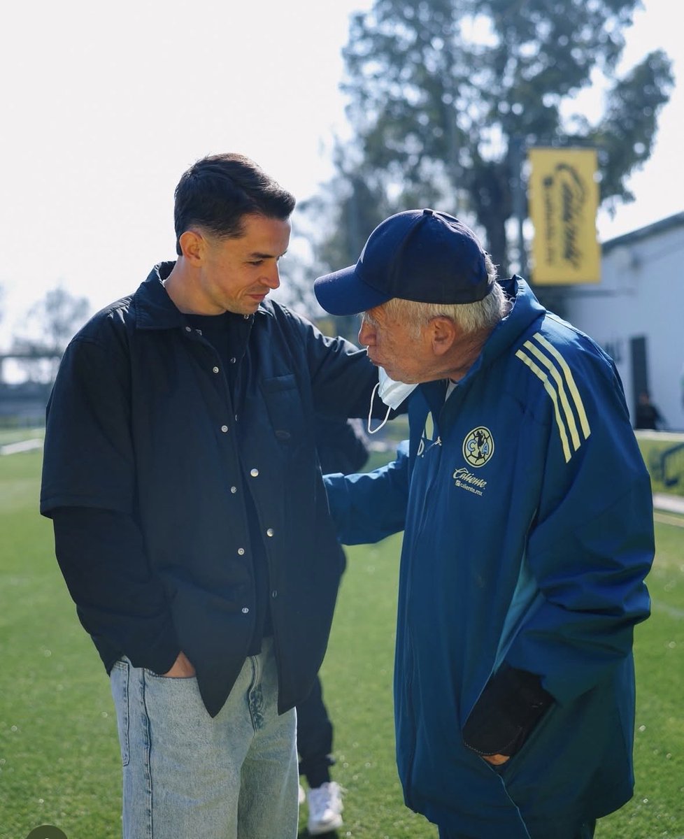 BIYIK__'s tweet image. Me dijo "desnudate", yo le mostré las fotos de la despedida de Álvaro Fidalgo del América. Me puse a llorar y ella se burló. Quería ver la desnudez de mi cuerpo; yo, tonto, le mostré la desnudez de mi alma.