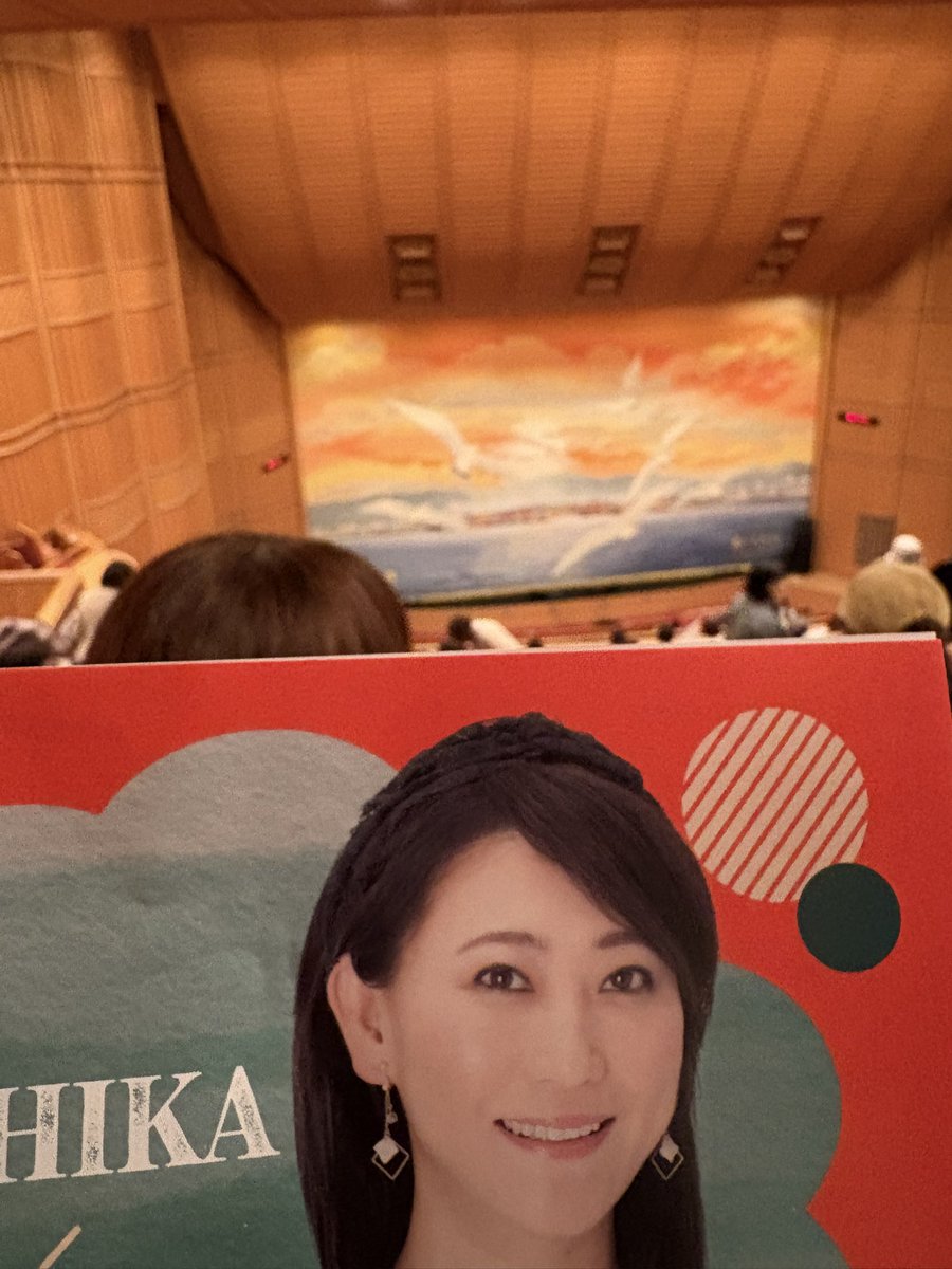 LE06op's tweet photo. @The_RadioShow 友近さんこんにちは！昨日の呉でのありがとうコンサート行きました！
初めての水玉八重子さん！若干の鼻声にも関わらず歌声最高でした！
また広島来てくださいねー😘 https://t.co/XKtAfJwOKc
