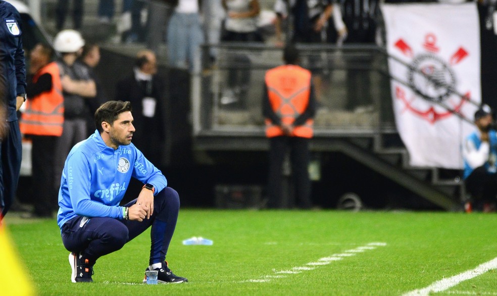 caioarryz's tweet image. 4 milhões por mês.
2 temporadas sem títulos 
700 milhões em contratações 
Futebol nível série C

Chega!
#ForaAbelFerreira #GRAMMYs