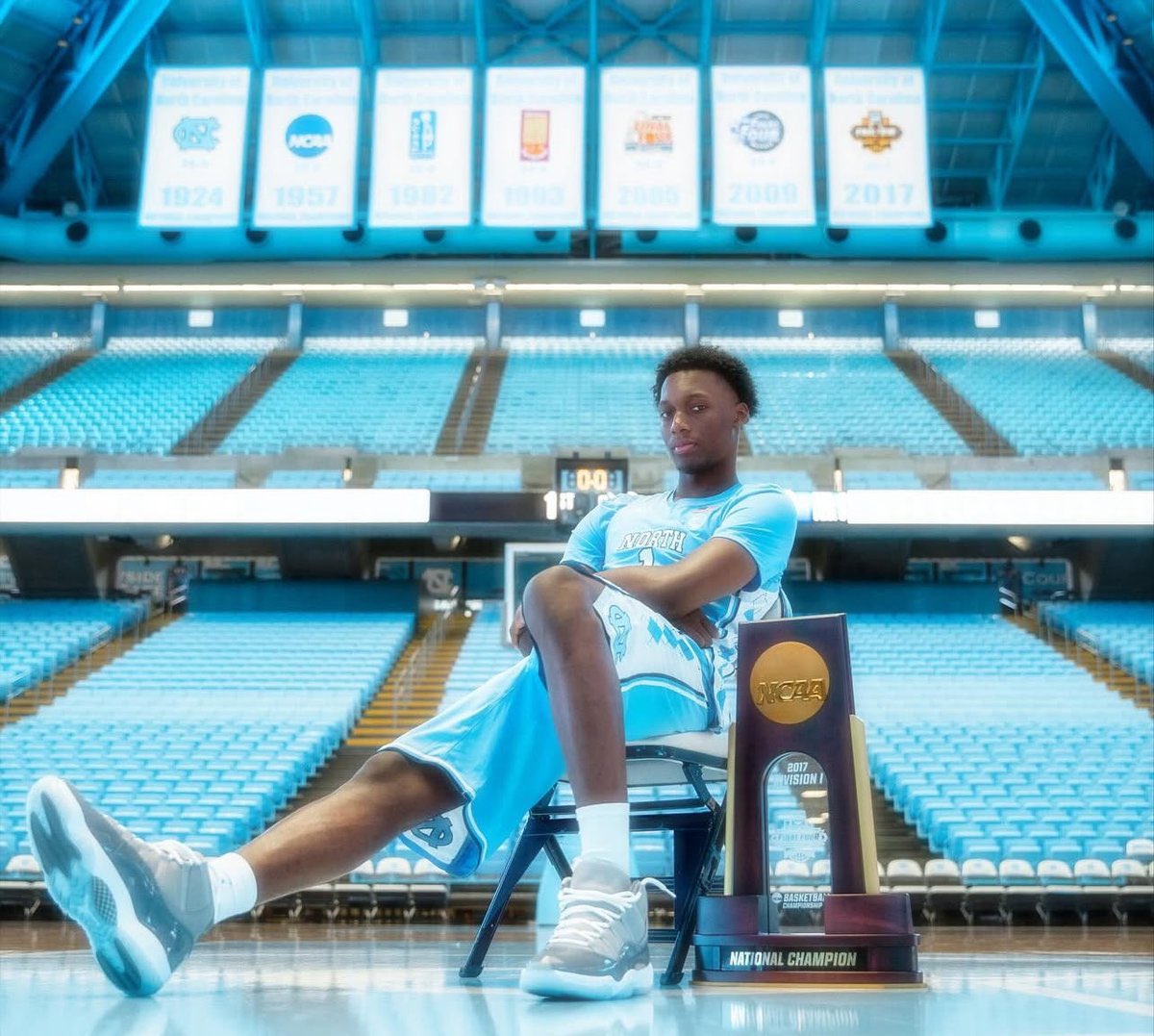 . <a href="/_Dylanmingo/">Dylan Mingo</a> looks good in Carolina Blue 🤷🏼‍♂️

Tag Dylan and let him know Chapel Hill is home🐏‼️
