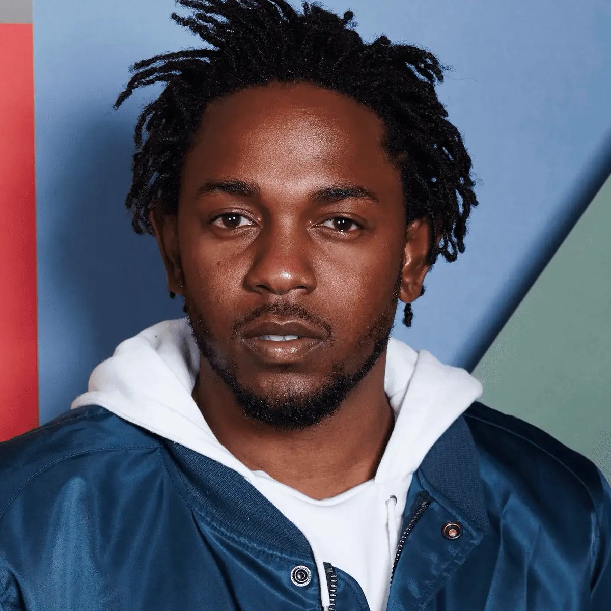 sboficial's tweet photo. REI! Kendrick Lamar supera Jay-Z e se torna o rapper com mais vitórias na história do #GRAMMYs (26). https://t.co/iOGPYcHrbu