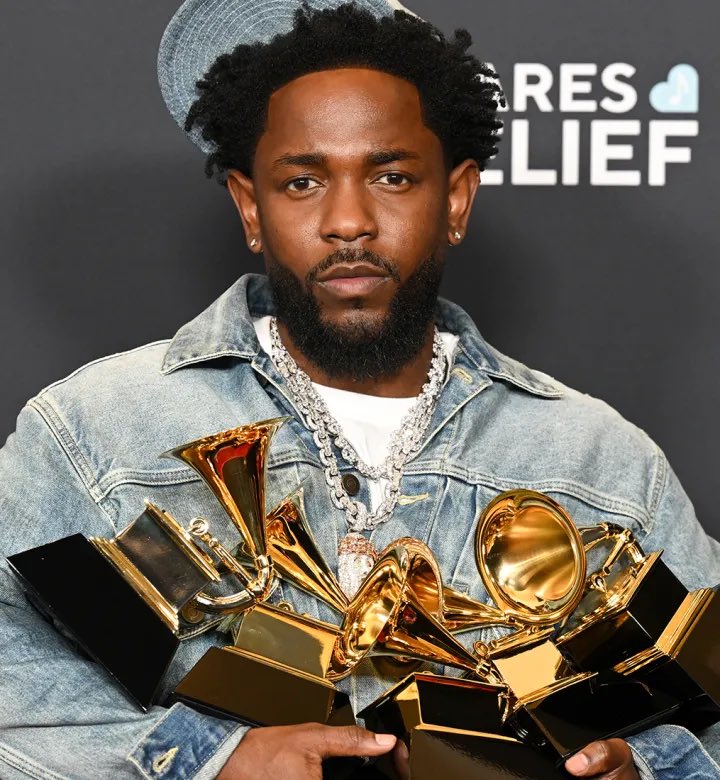 1BENNY7G's tweet photo. KENDRICK LAMAR NOW BECOMES THE RAPPER WITH THE MOST #GRAMMYs WIN IN HISTORY WITH 26 WINS SO FAR, SURPASSING JAY-Z! 🤯 https://t.co/nz0vRD11xd