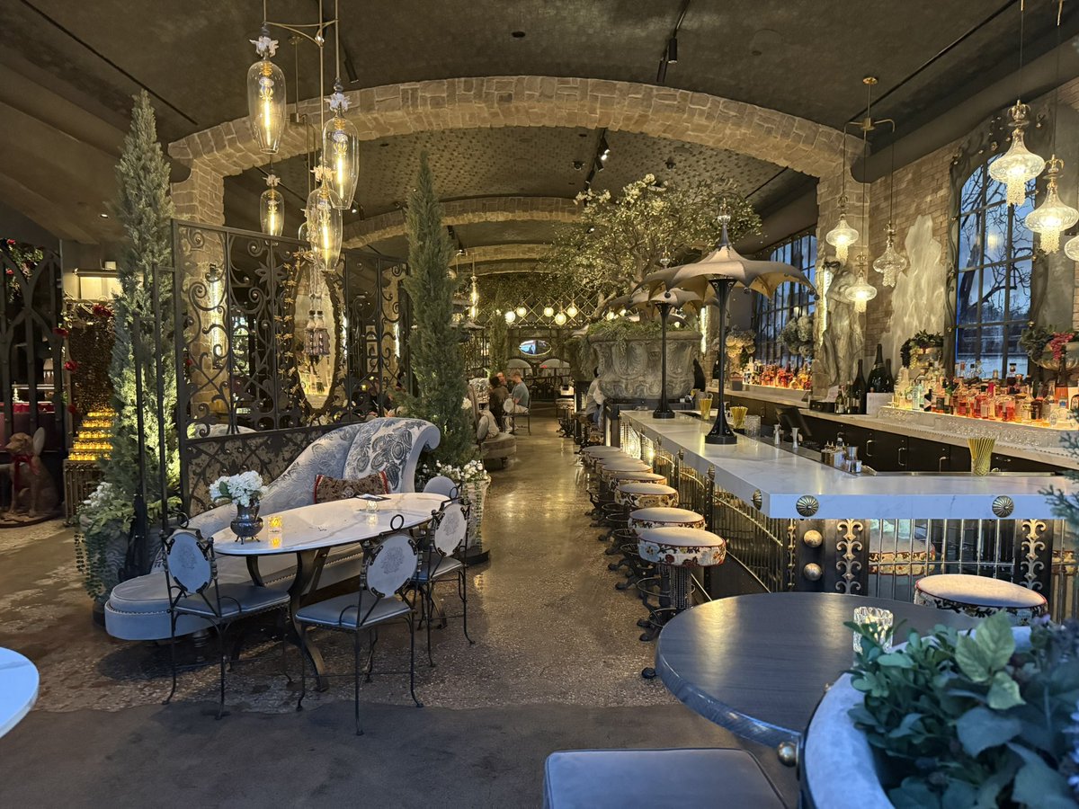 JediRichCom's tweet photo. Vanderpump Sunday Brunch at the Paris Las Vegas is gorgeous #vegas https://t.co/cZSUOfTSBI