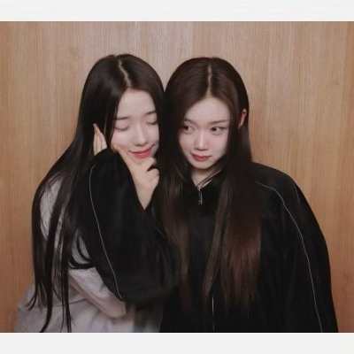 happy yubin day! 🩷💚