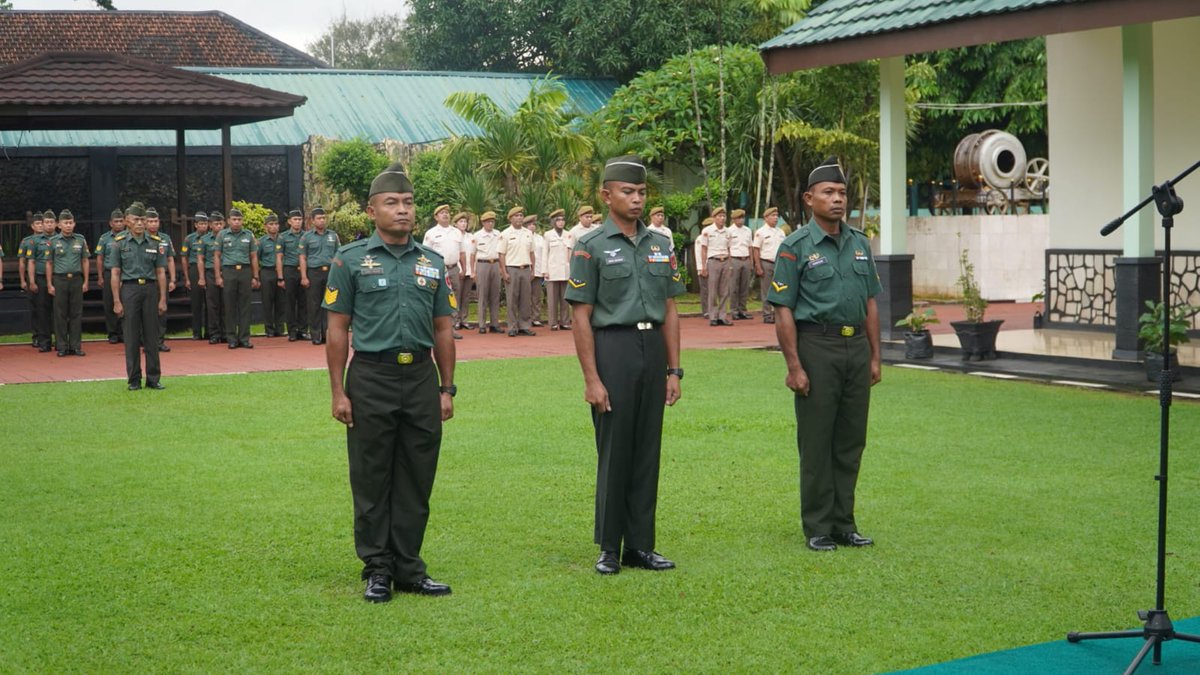 HsnXiv's tweet photo. Dandenzibang 1/XIV Makassar Zidam XIV/Hasanuddin, Mayor Czi Azis Iswanto, S.S.T.Han., S.T. bertindak selaku Inspektur Upacara pada Upacara Pengibaran Bendera Merah Putih di Lapangan Apel Mazidam XIV/Hasanuddin Jl. Rajawali No.35 B Makassar.
Senin (02/02/2026) https://t.co/31yYizdOi2