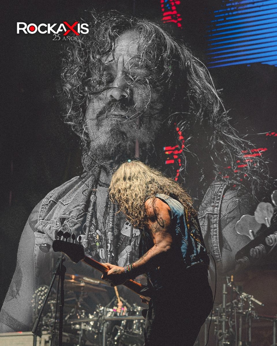 🔥 ¡Devoción sin límites bajo la lluvia! 🔥

<a href="/larenga/">La Renga</a> volvió a Chile y lo hizo como mejor sabe: con un reencuentro fervoroso, cargado de emoción, rock and roll crudo y una fanaticada que no se rinde ni frente al clima más cambiante 🌧️🤘.

Chizzo, Tete y Tanque ofrecieron un show