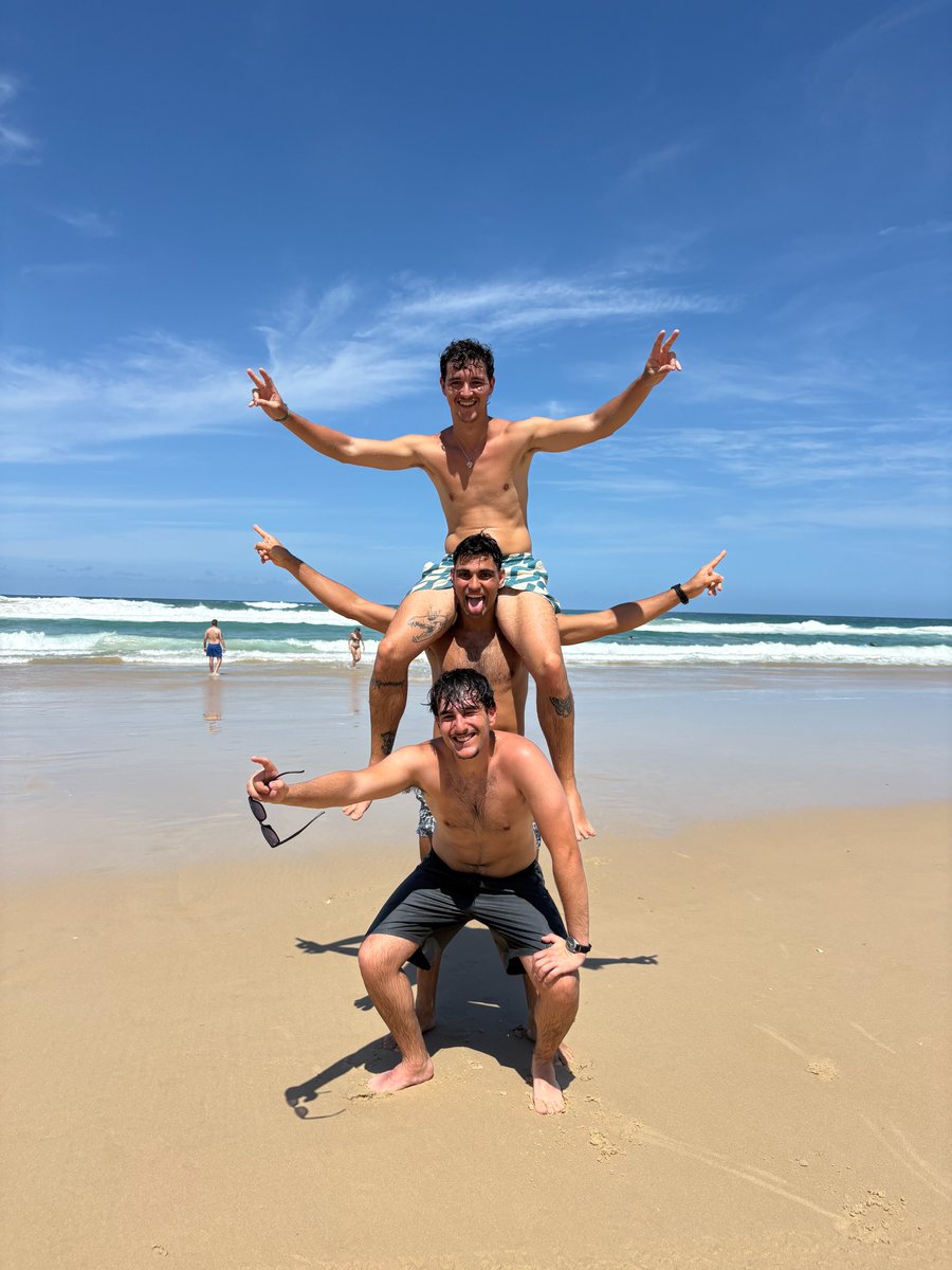 youtoo_project's tweet photo. ¡Qué diazo el del sábado! 🌞🌊

Algunos estudiantes de #Brisbane vinieron a #GoldCoast para pasar el día juntos en la playa de Surfers Paradise. Nos presentamos, jugamos al pañuelo, a vóley, fútbol playa... un poco de todo💙

¡Gracias a todos por venir! Nos lo pasamos en grande💓 https://t.co/QnX3ecZDdQ