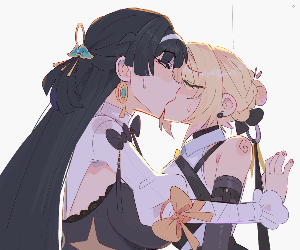 Meu erro foi acreditar q a Astra seria a passiva dessa relação só pelo fato de Evelyn ser mais forte e bruta q ela, quando na verdade, foi a Astra q conquistou o coração de assassina de Evelyn e a deixou mansinha, n é atoa q astra é retratada como capeta e evelyn um anjo inocente