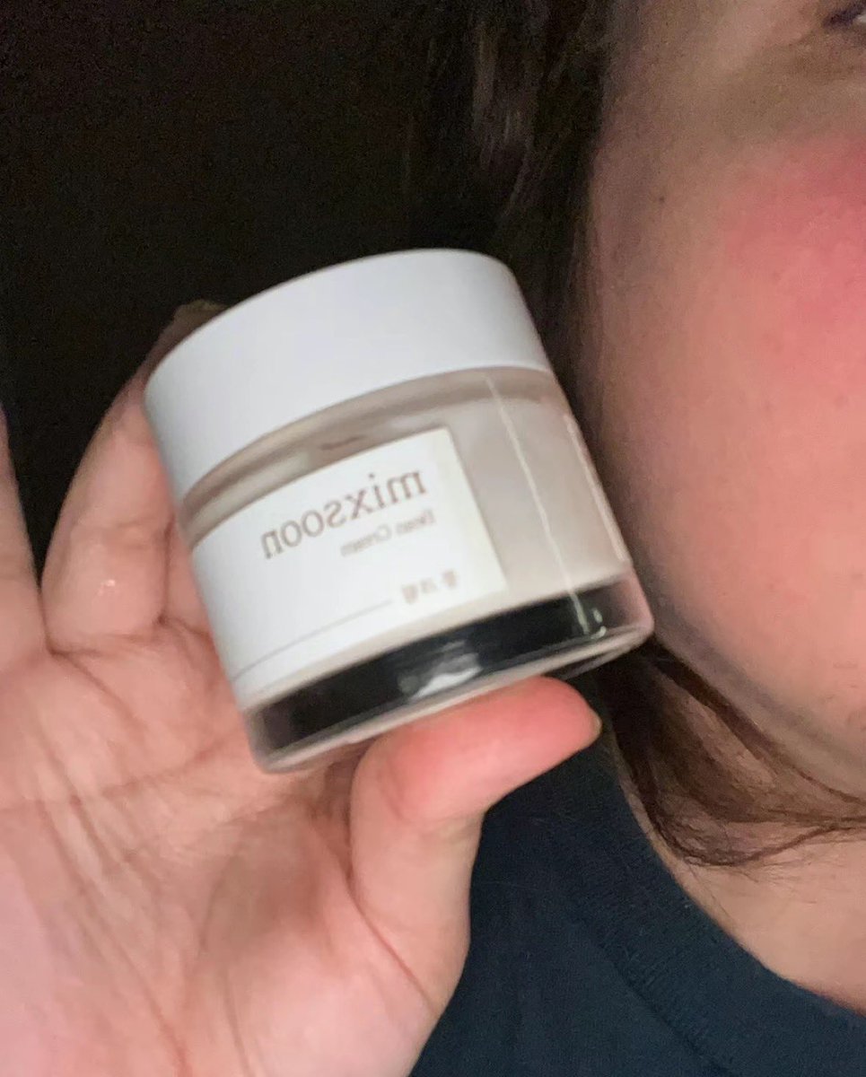 LisaNichol32's tweet image. By mix soon is good for Maurer #moisturizeressentials #skincareessentials
#lemon8challenge