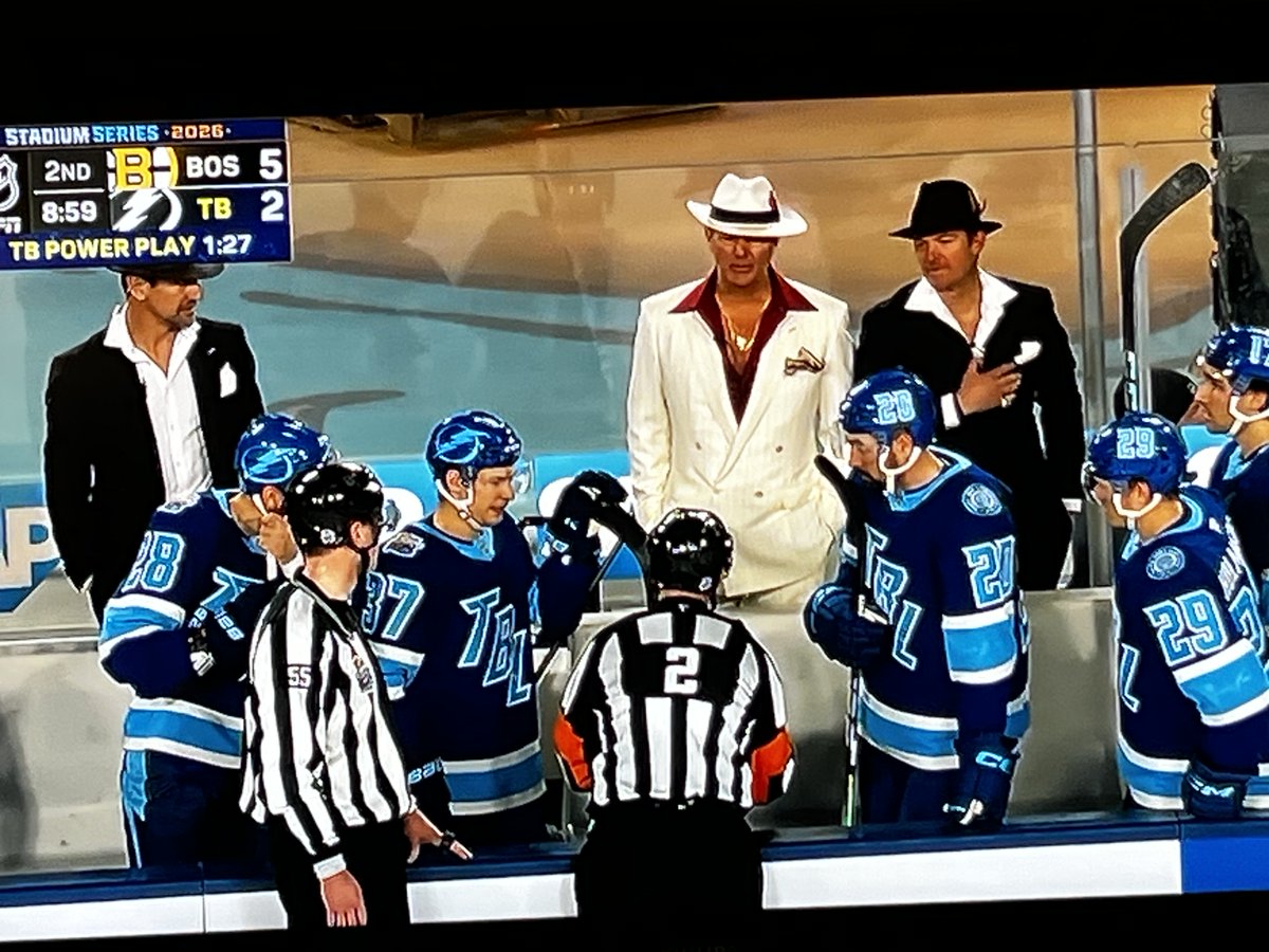 RussoHockey's tweet image. How does referee Jon McIsaac have this conversation and take it seriously? 😂