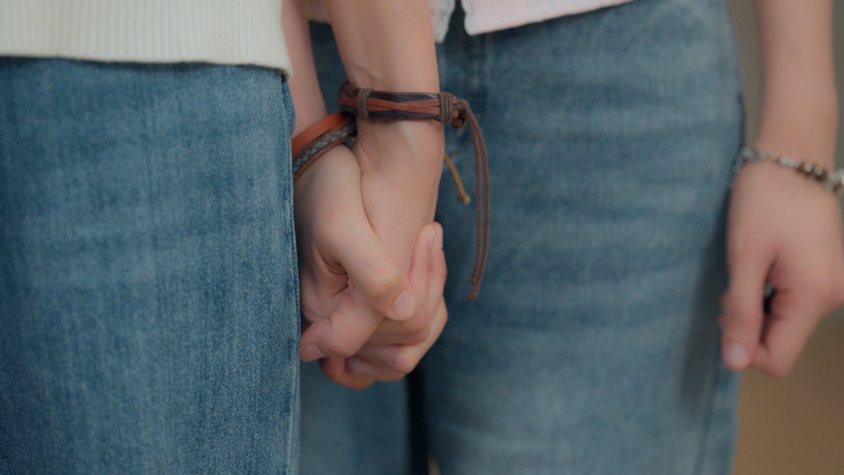 THE FIRE Q15 SHOOTING
#โซ่รักอัคนีคิว15

จับมือกัน แล้วก้าวผ่านทุกอุปสรรคไปด้วยกันนะคะ ถึงแม้เราจะเป็นน้องเล็กสุด แต่ความรักของเราก็ยิ่งใหญ่ไม่แพ้พี่ๆเลยค่ะ