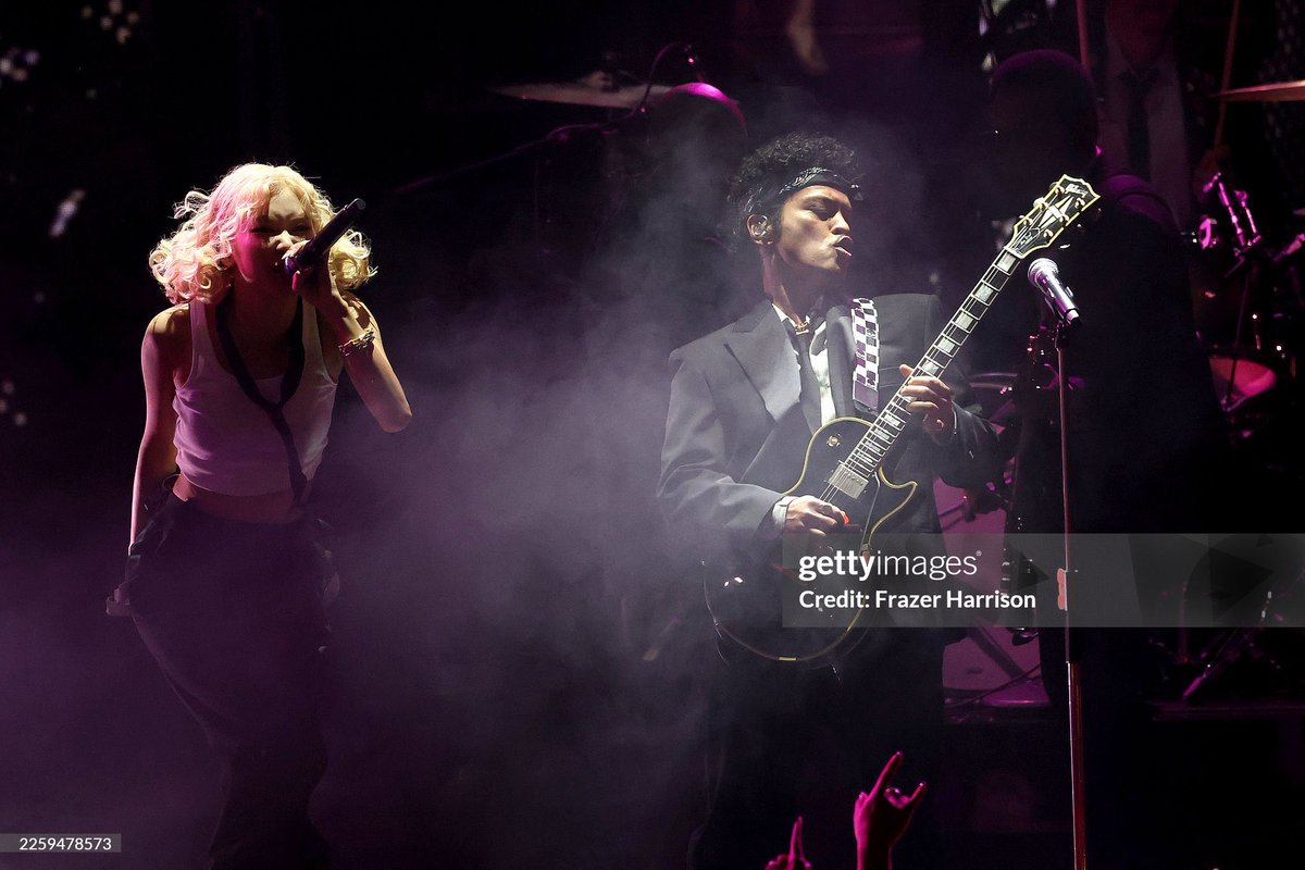 chaescvnty's tweet photo. AND THIS IS HOW YOU PERFORM AT THE GRAMMYS https://t.co/S2tbo7Cj0s