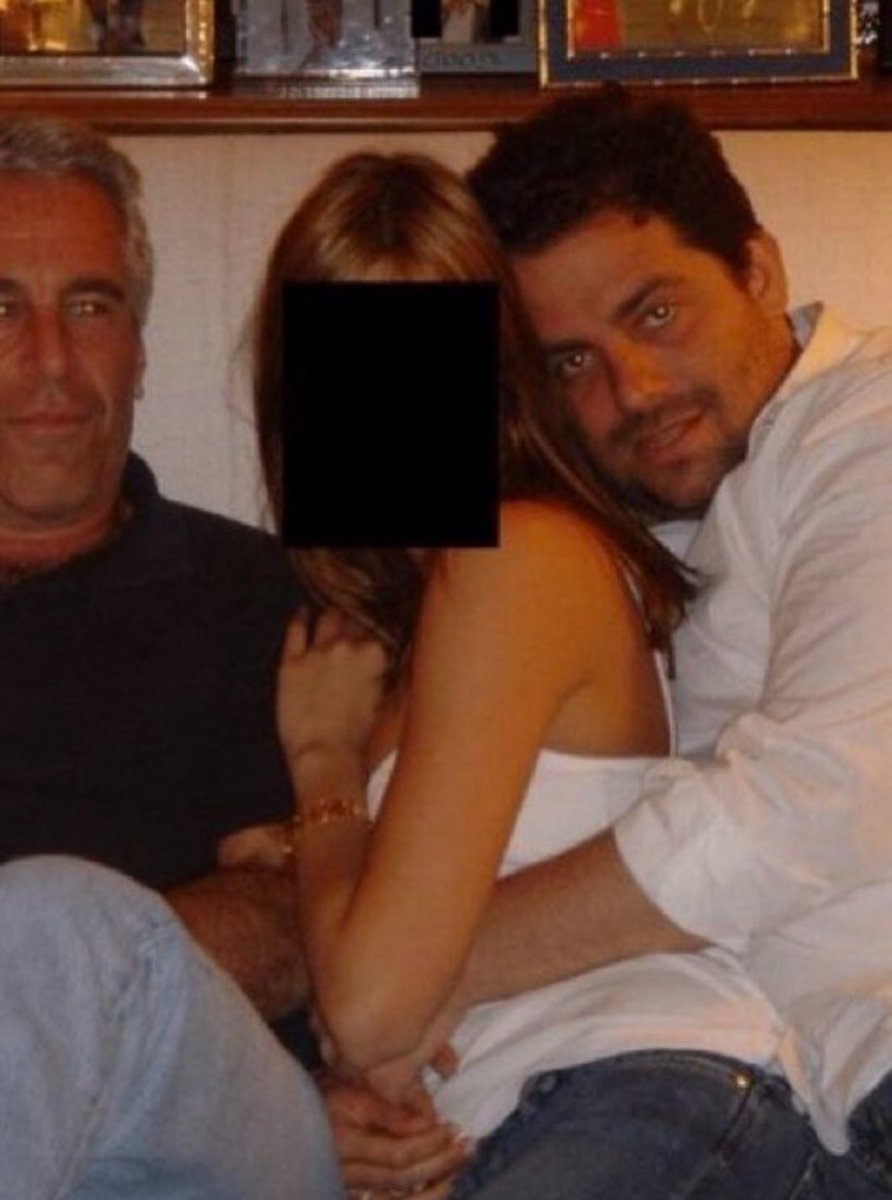 itskeemxi's tweet photo. @TMZ Her director is making noise too. https://t.co/v96BMaSE92