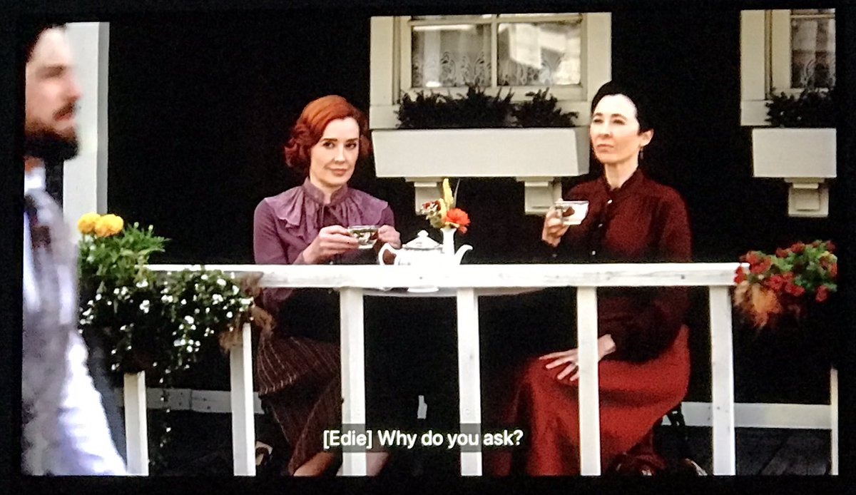 TeamFloMo's tweet image. #FloMo keeping an eye 👀 on the happenings in #HopeValley. They seem to understand what’s going on with Lucas &amp;amp; Edie, even more than they do 😆. 

#Hearties @hallmarkchannel @SCHeartHome @JoNewmarch @loretta_walsh @brbird #TeamFloMo