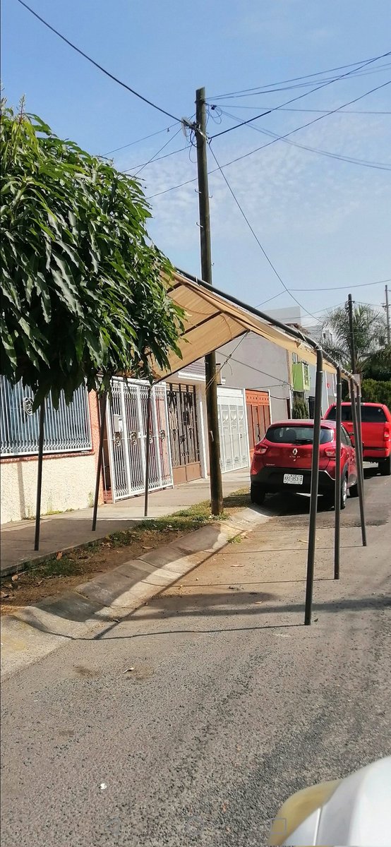 Paseo de los Olmos Pte. En villas de Zapopan num 444-26
Don Gandallas se apropia de la calle.
¿Y la autoridad A'pá?
¿Hasta cuando?
Si yo pongo así una sombra para mi auto en la calle ¿no pasa nada? 
<a href="/ENZAPOPAN__/">en zapopan</a> <a href="/ZapopanDen/">Denuncia Ciudadana Zapopan</a> <a href="/ZapopanGob/">Gobierno de Zapopan</a> <a href="/PoderAG_Zap/">Poder AG Zapopan</a> <a href="/coloniasdezapop/">todo zapopan</a>