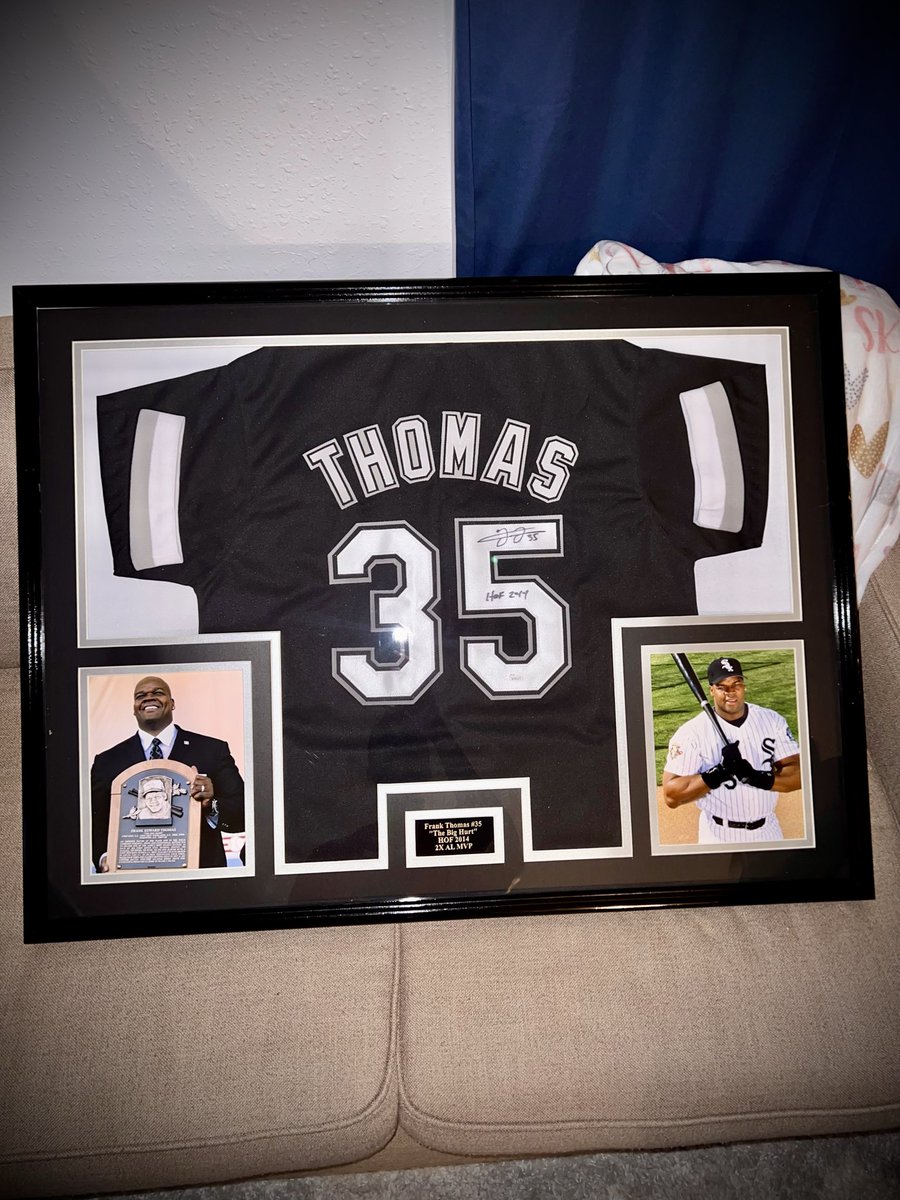 SketeRose's tweet photo. @TheBigHurt_35 @whitesox Frank we love you always absolute legend. @whitesox How about “First Chicago White Sox player to win back to back MVP Awards” The ONLY player to do it in Sox history. Absolute Sox Legend ✊🏽 https://t.co/x5f4GhJtVW