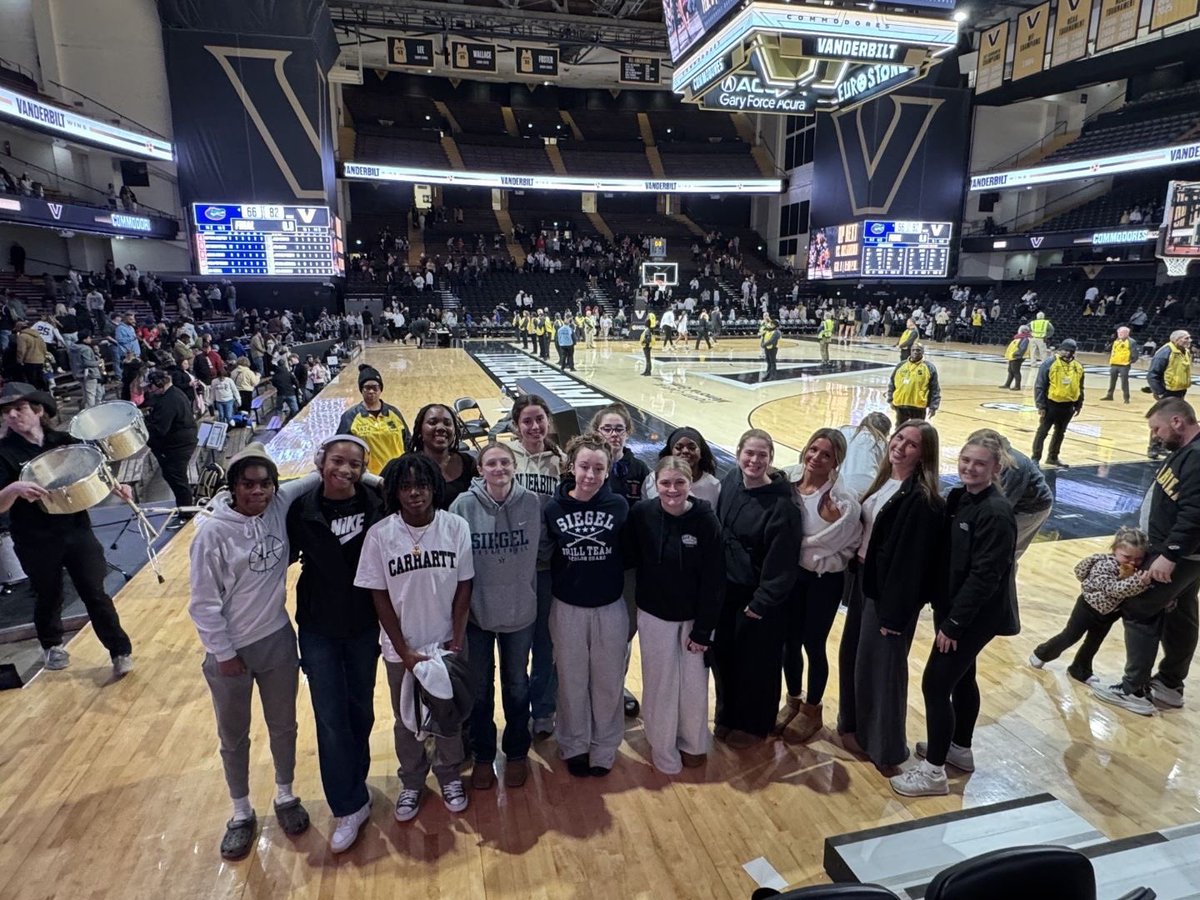 Got to watch <a href="/VandyWBB/">Vanderbilt WBB</a> vs. <a href="/FloridaGators/">Florida Gators</a> 💛🖤🏀 !! One of my best experiences 💞  Thank you <a href="/StarsWbb/">SiegelStarsWBB</a>
