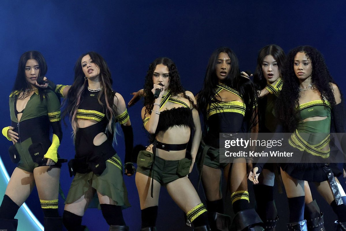 KATSEYE é o PRIMEIRO girlgroup em 25 anos a performar no palco principal do #GRAMMYs. A última vez foi em 2001, com o Destiny's Child!