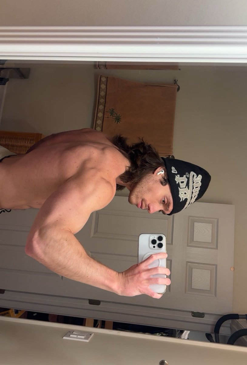 lepetitpope's tweet photo. My hair is getting so long https://t.co/H8dyYSfEaZ