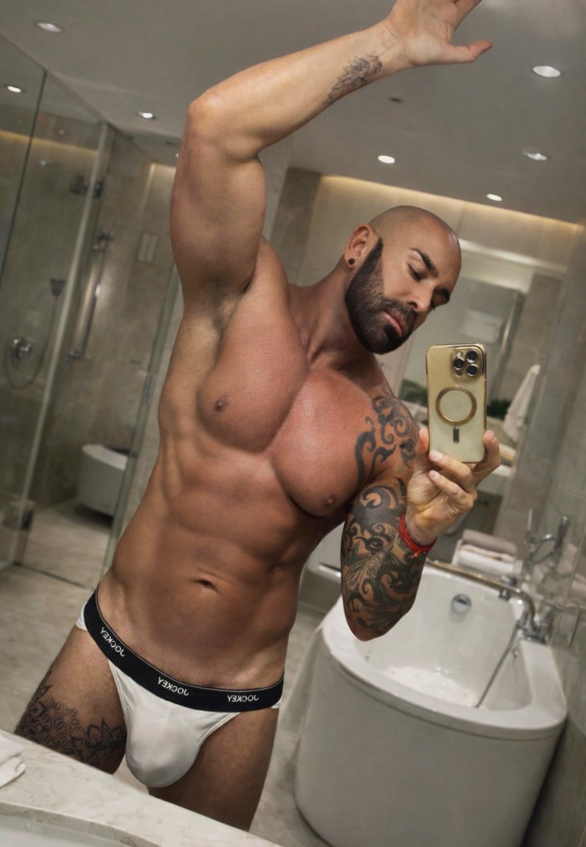 Neil137687's tweet photo. #showertime https://t.co/fpWnOX90Dl