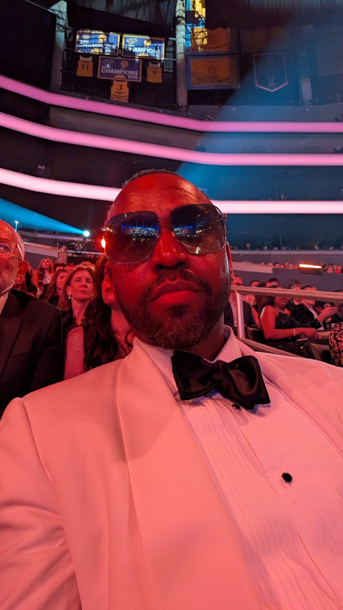 Mic King tweet media