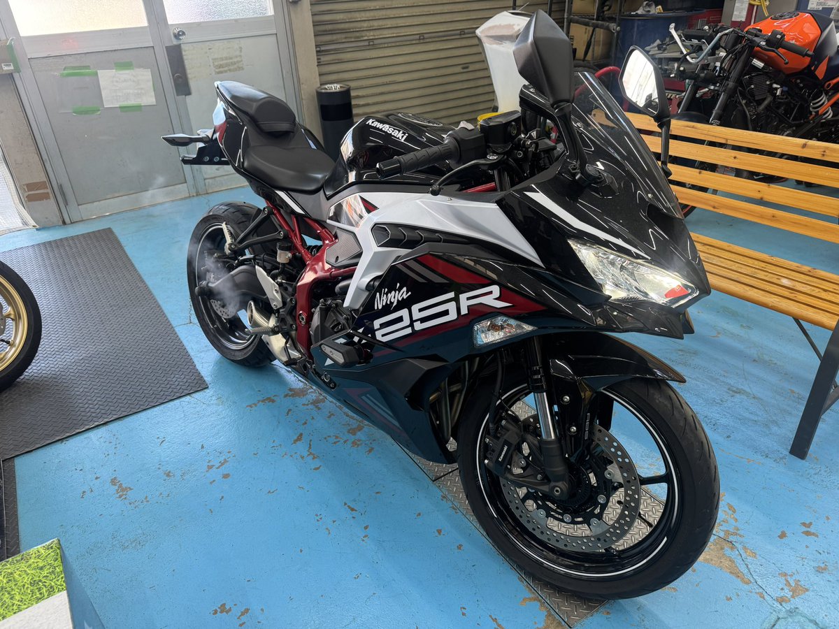 レース用車両を作る時とかレースしてる事をたまに言われる事あるんだけど　それで元取れるのそんな金額で作って！レース賞金出るの？とか
そもそもそれ言ったら　ゴルフしてる人はクラブに何十万かけて元取れるの？賞金稼げるの？
来るから買って乗って元取れるの？